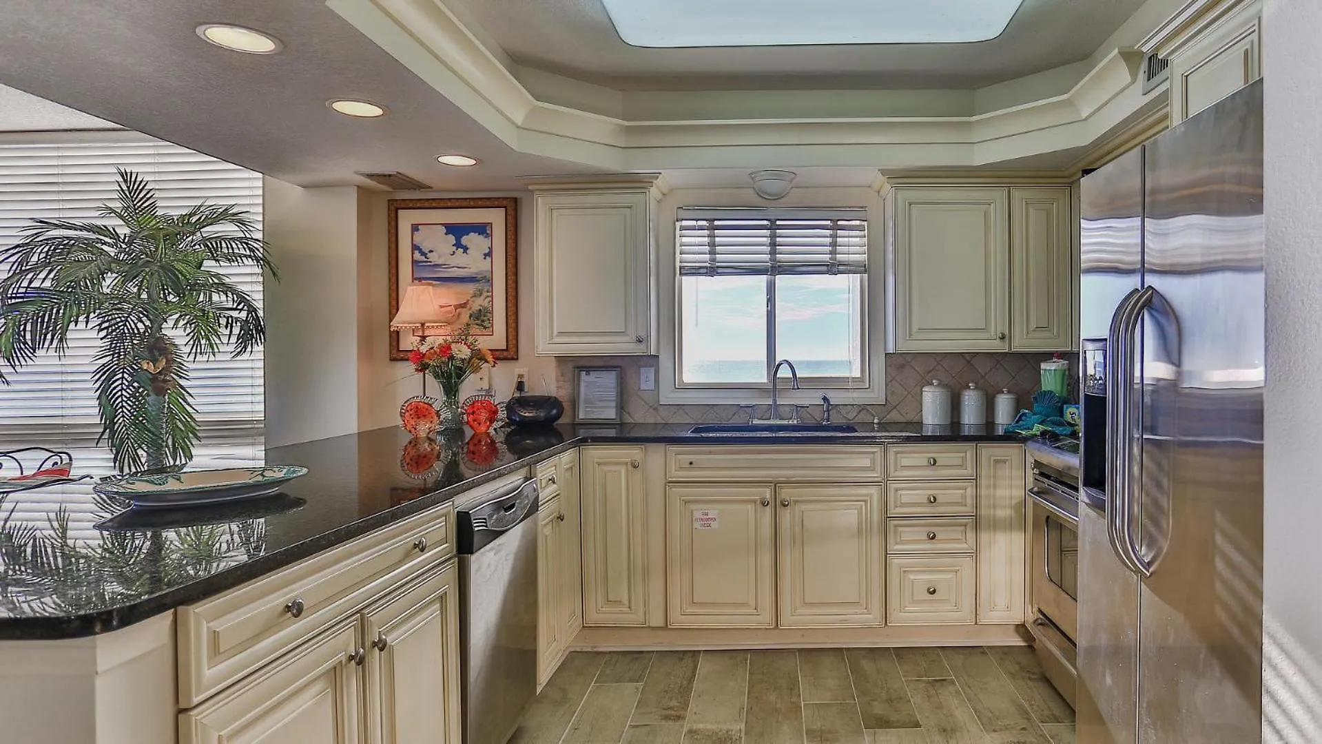 Shoreline Towers 1061 - Updated Beachfront Condo With Incredible Views End Unit Destin